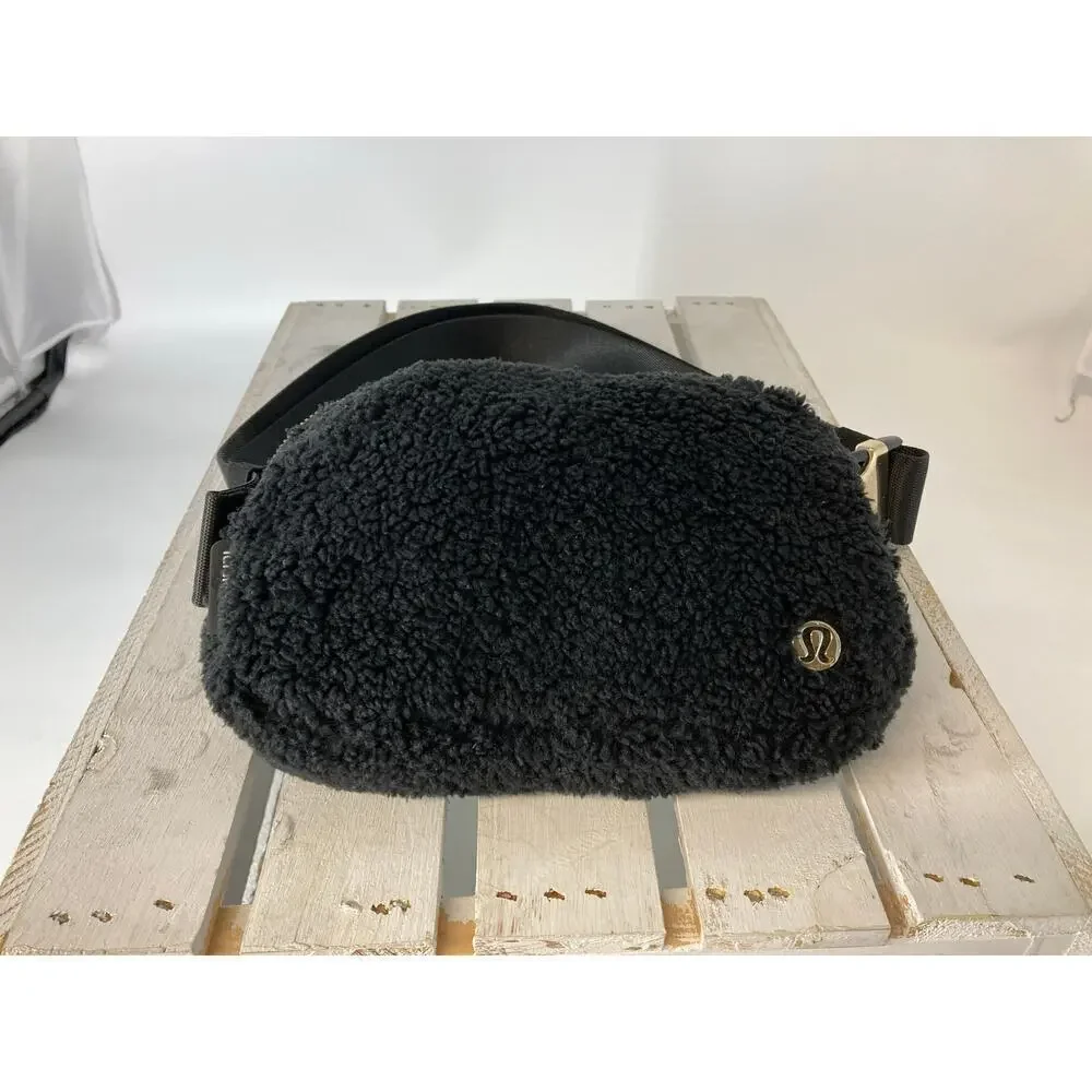 LULULEMON BLACK SHERPA GOLD METAL HARDWARE BELTBAG